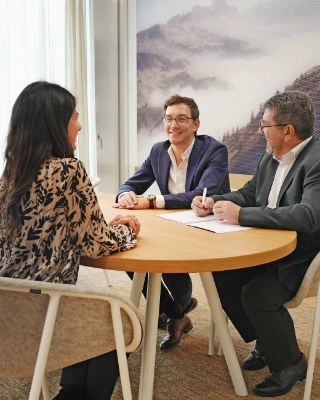 Die UKB-Mitarbeitenden treffen sich regelmaessig mit den Vorsorgespezialisten von WHP.